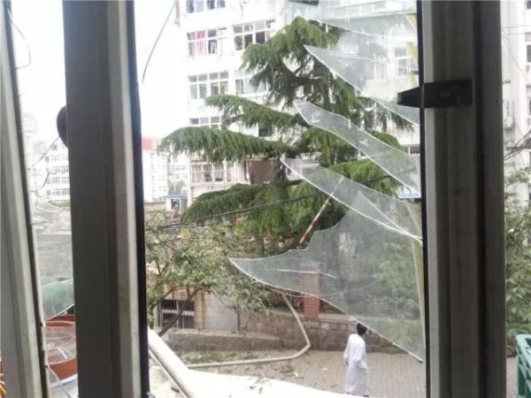 突發(fā)！青島一居民樓發(fā)生爆燃！已造1人死亡，7人受傷！3公里外有震感…