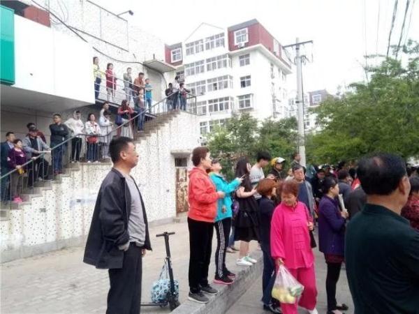 突發(fā)！青島一居民樓發(fā)生爆燃！已造1人死亡，7人受傷！3公里外有震感…